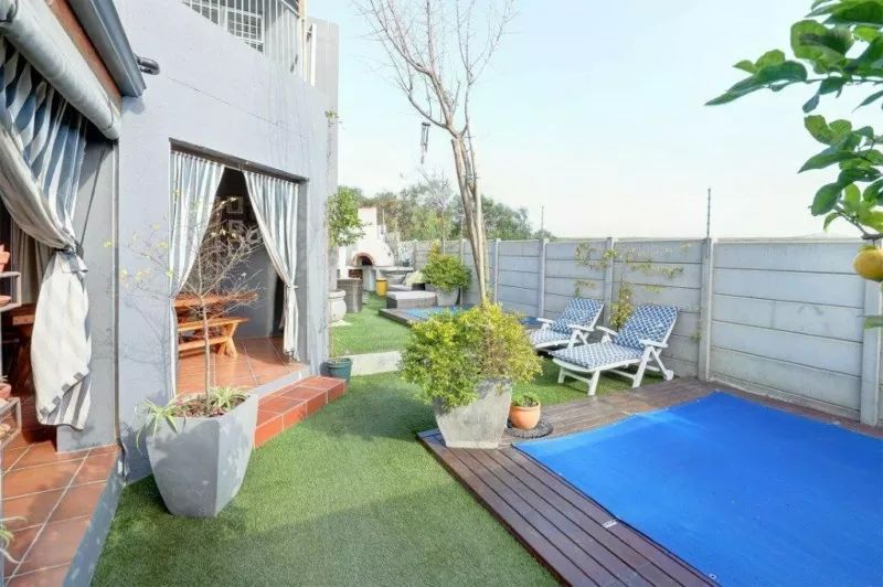 4 Bedroom house with flatlet Uitzicht