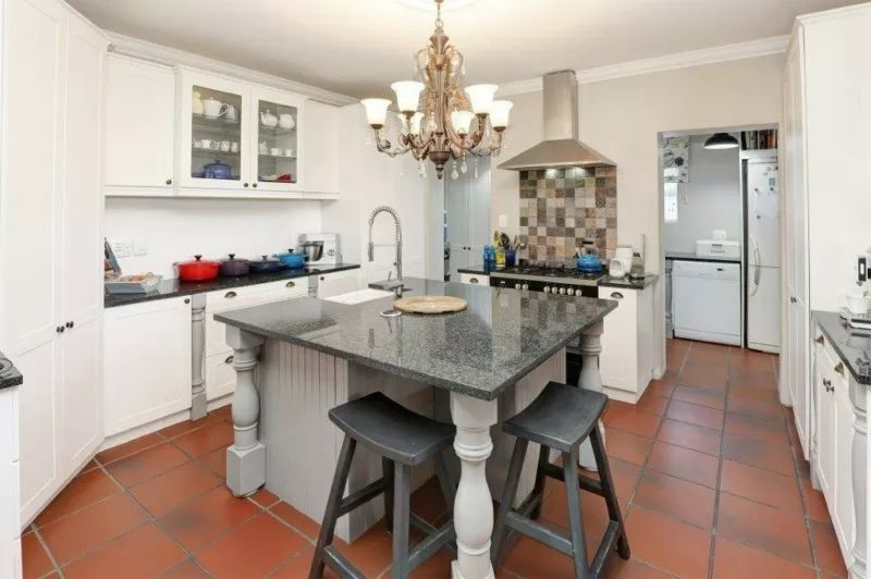 4 Bedroom house with flatlet Uitzicht